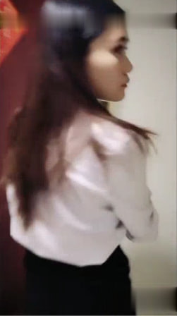 剧情演绎性感黑丝袜女老师被色学生跟踪回家最后还给上了